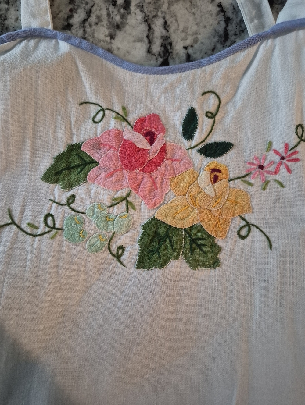 Vintage Full Apron Floral  Applique' - Picture 4 of 7